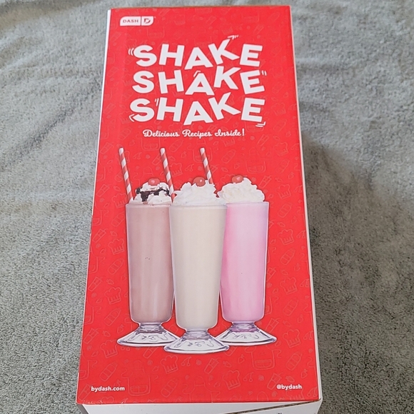 Dash Retro Milkshake Maker!!! - Picture 3 of 11